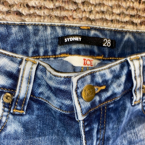 RARE Bugs Bunny Jeans - Picture 4 of 7